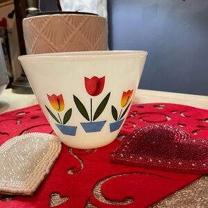 Fire-King / Anchor Hocking "Tulip" pattern nesting bowl